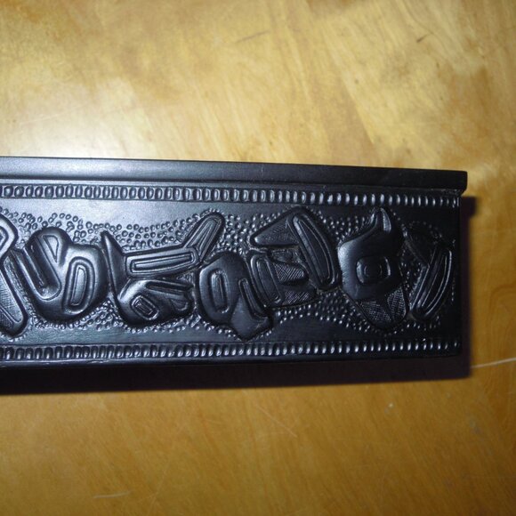 Vintage Carved Black Resin Trinket Box Haida Native Art Pacific West Coast - Picture 6 of 10